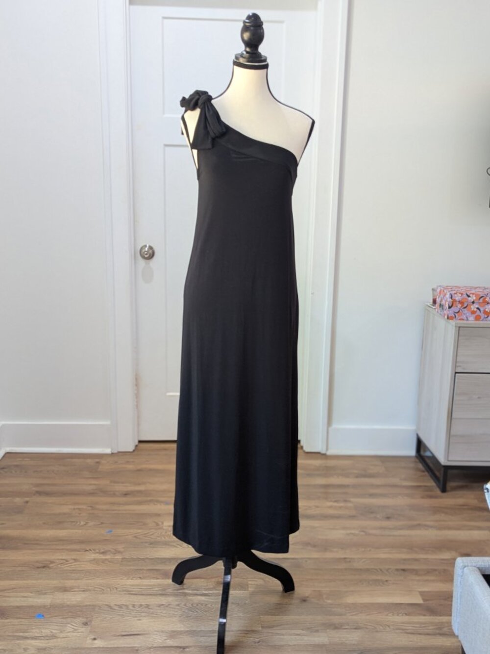 One shoulder black midi/slinky dress Etra Small